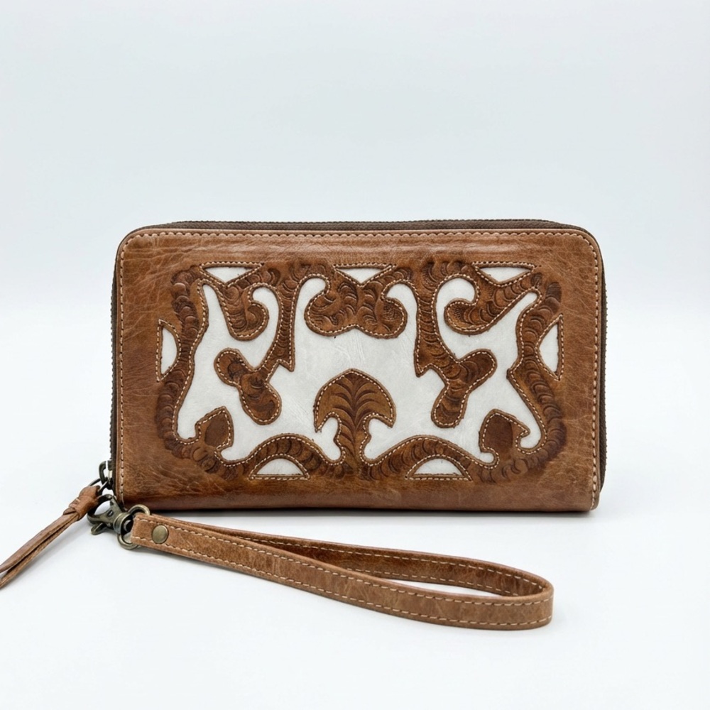 NWOT Leaders in Leather Wristlet Clutch with Cutout Floral Design